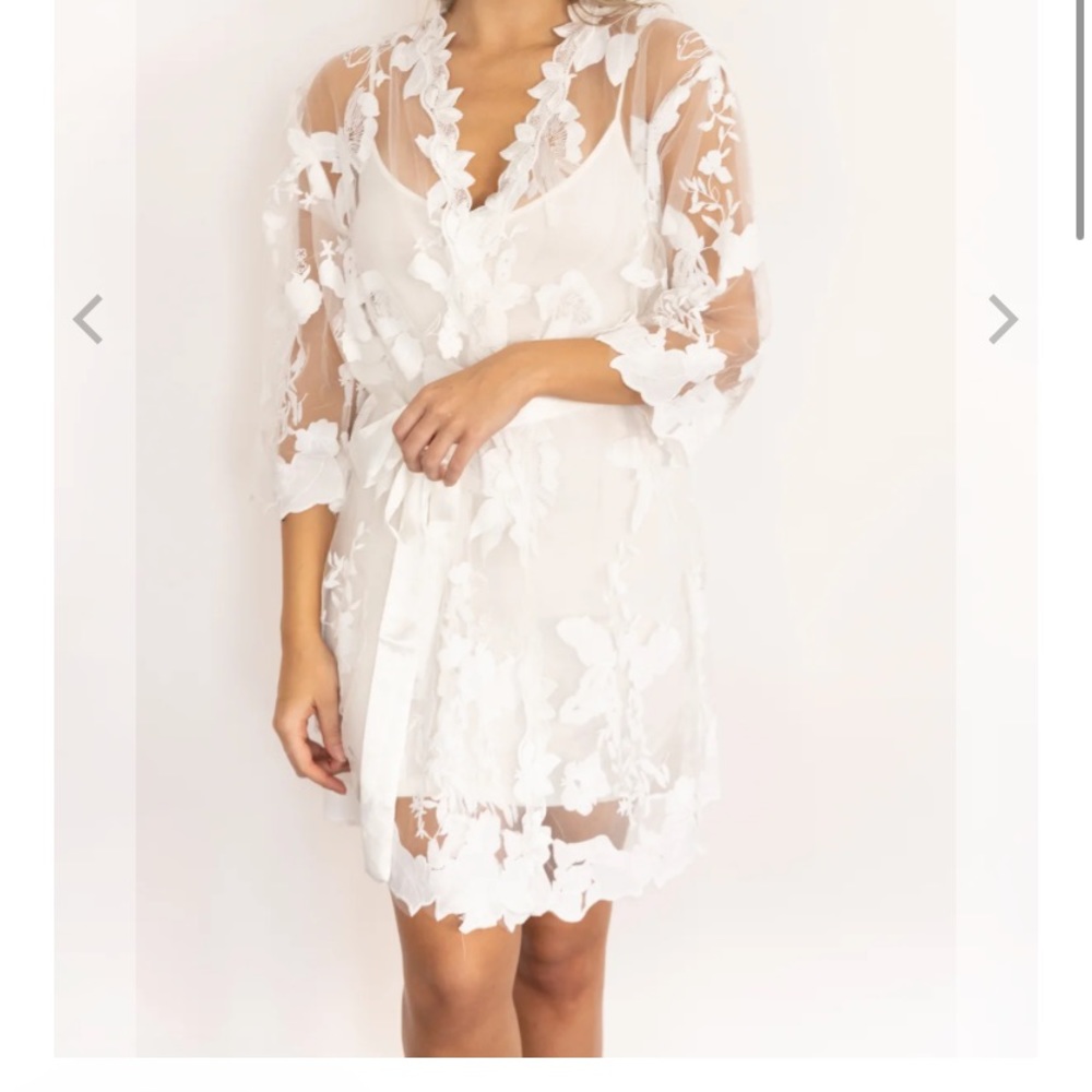 Bach Bride Brand: Bridal Floral Lace robe- Never Worn for Wedding Day